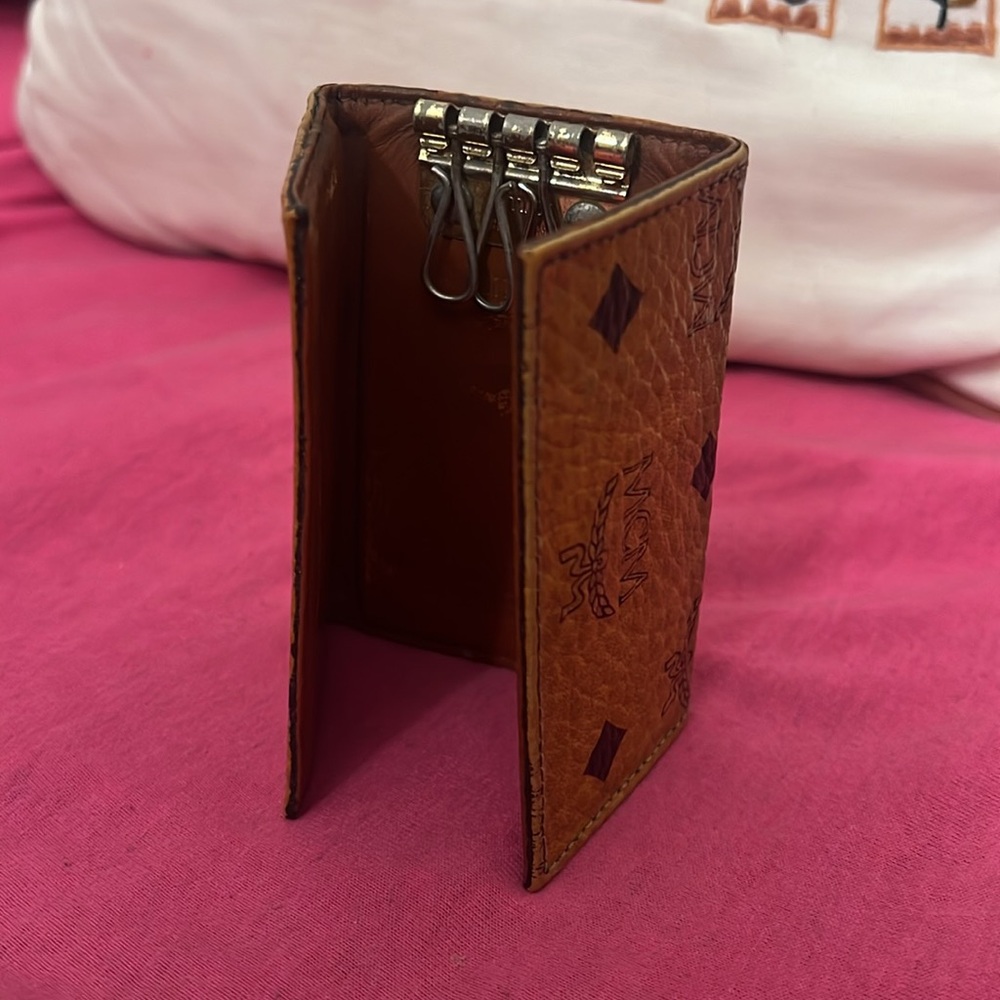 MCM 4 Consecutive Key Case - Picture 3 of 10